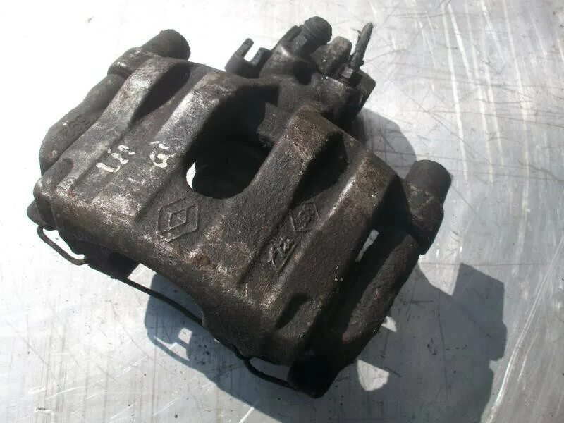 Задний суппорт рено лагуна 3. Суппорт рено эспейс 2. Суппорт рено лагуна 2. Суппорт рено лагуна 2. Renault laguna ii суппорта.