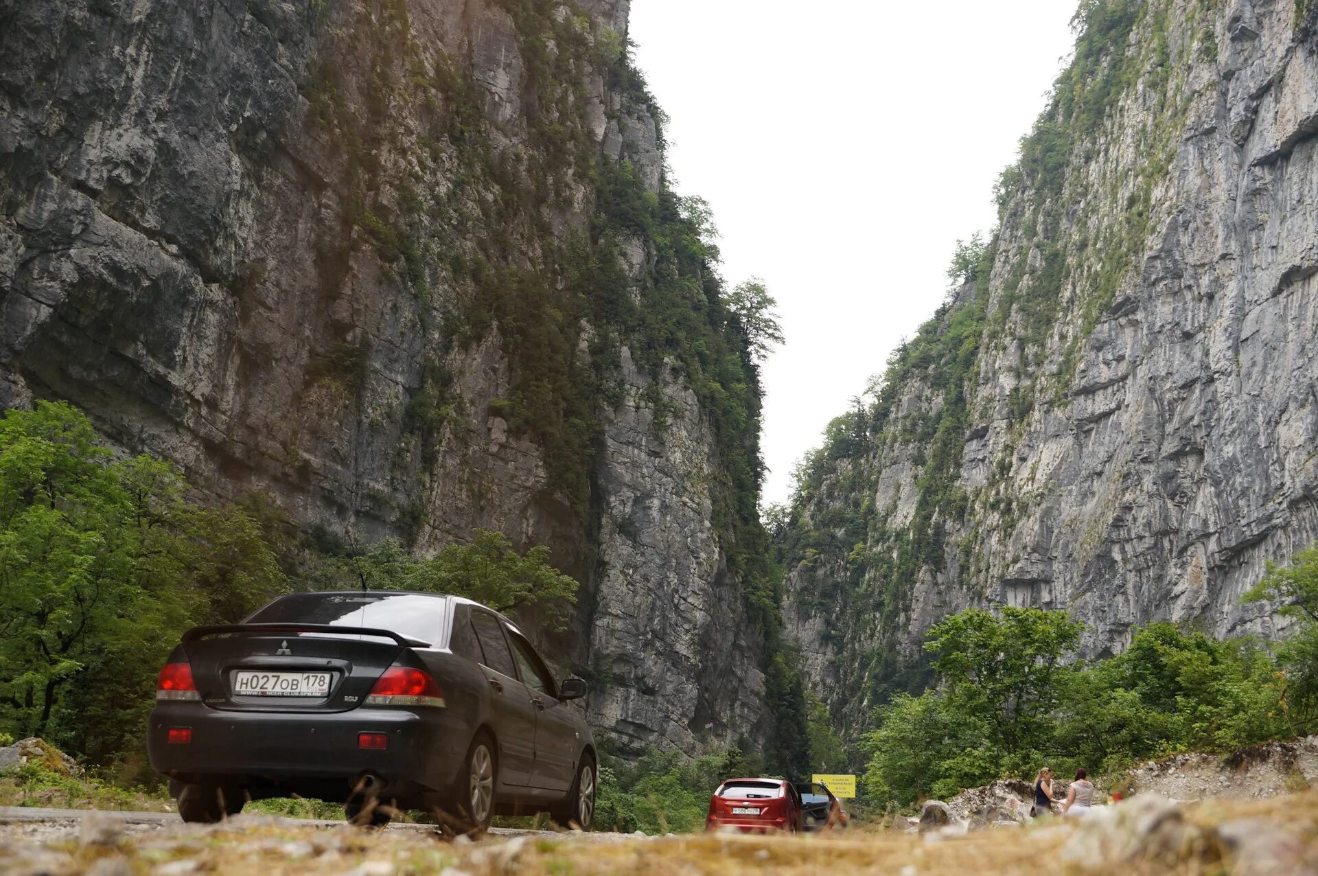 Абхазская машина в россии. Юпшарский каньон Абхазия. Джиппинг по Абхазии. Дорога в Абхазию на машине. Ущелье в Абхазии на авто.