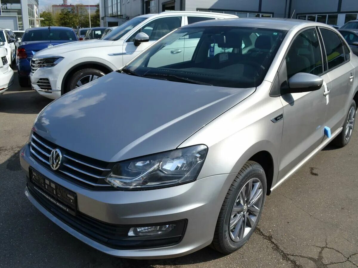 Vw polo 1.6 110 л с. Volkswagen Polo серебристый Tungsten. Поло седан 2019 Tungsten. Новый Фольксваген поло 2019. Поло седан 1.6 110.