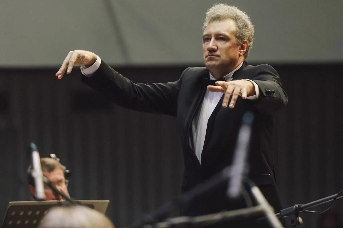 Художественный руководитель симфонического оркестра. А. Никита борисоглебский скрипач. Андрей аниханов дирижер волгоград. Дирижер шолти малер.