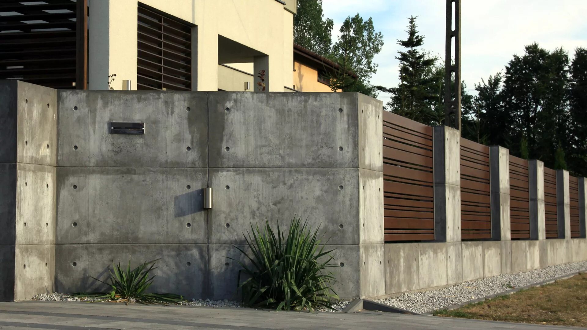 Монолитный забор. Архбетон забор. Бетонный забор монолит. Современные заборы. Современный забор из бетона.
