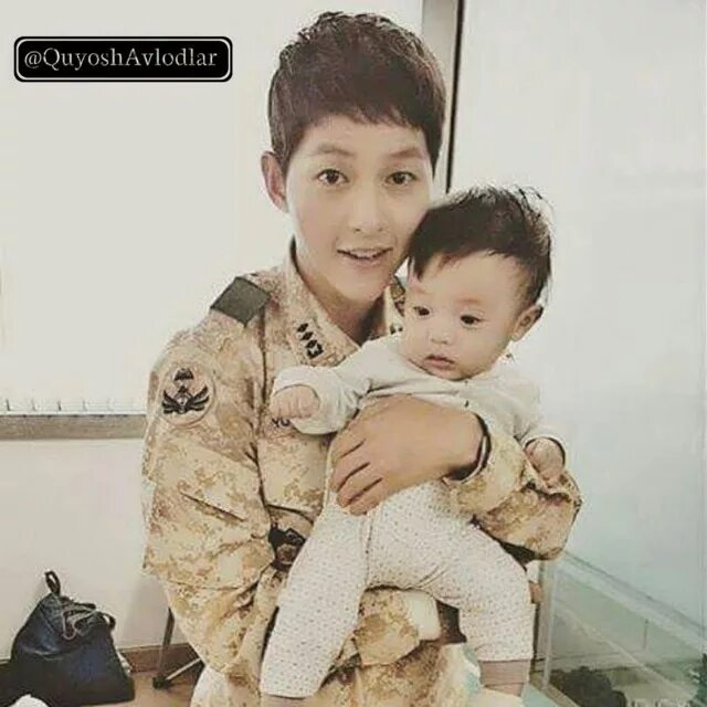 Song joong ki. Джун ки ребенок. Сон джун ки жена. Сон чжун ки детские фото. Актер сон джун ки.