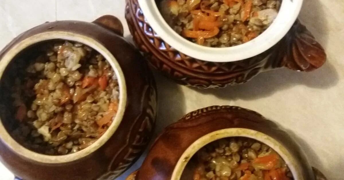 гречка в горшочке. гречка с потрошками в горшочках в духовке. гречка по-купечески в горшочках. гречка по купечески в го. гречка с грибами в горшочке.