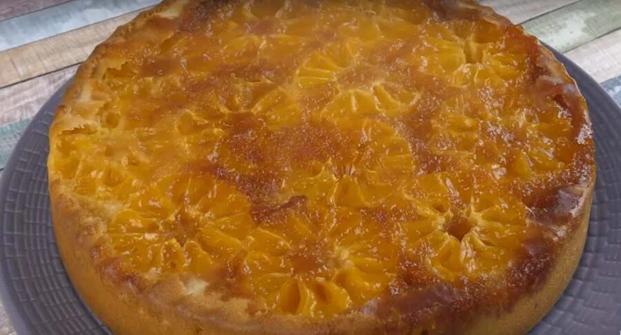 Пирог с мандаринами в духовке. Пирог с мандаринами в духовке. Заливной пирог с мандаринами. Пирог с мандаринами в духовке. Пирог из мандаринов.