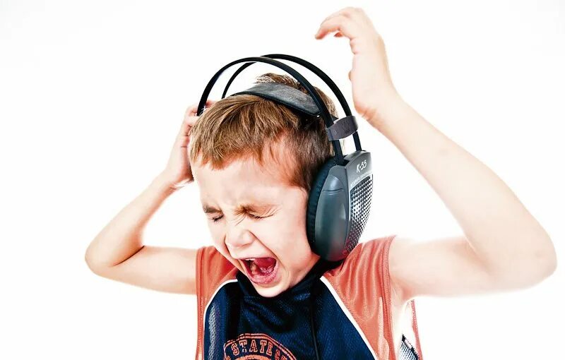 арт терапия музыкотерапия. музыкальная терапия для детей. младенец в наушниках. останови музыку в детской. останови музыку в детской.