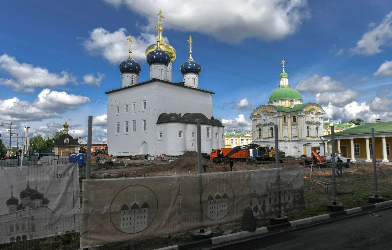 Восстанавливающие храмы россии. Храм Спаса Преображения в Твери. Спасо преоьраженский соьормв Ивери.