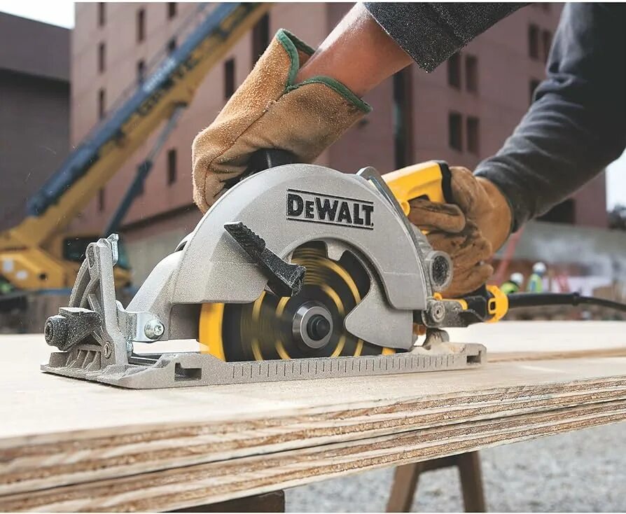 Дисковая пила по дереву рейтинг. Пила циркулярная DEWALT dwe575. DEWALT 575. DEWALT мини пила аккумуляторная циркулярная дисковая 54v. DEWALT dwe46150-XJ.