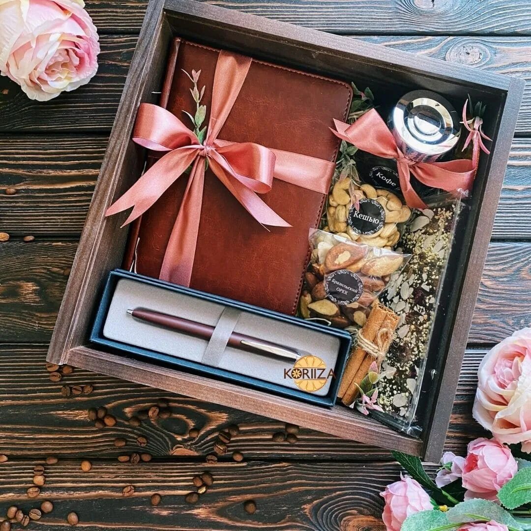 Подарочный блокнот. Кожаный блокнот с гравировкой. Подарочный набор для учителя. Ежедневник и ручка с гравировкой. Оригинальные бизнес сувениры.