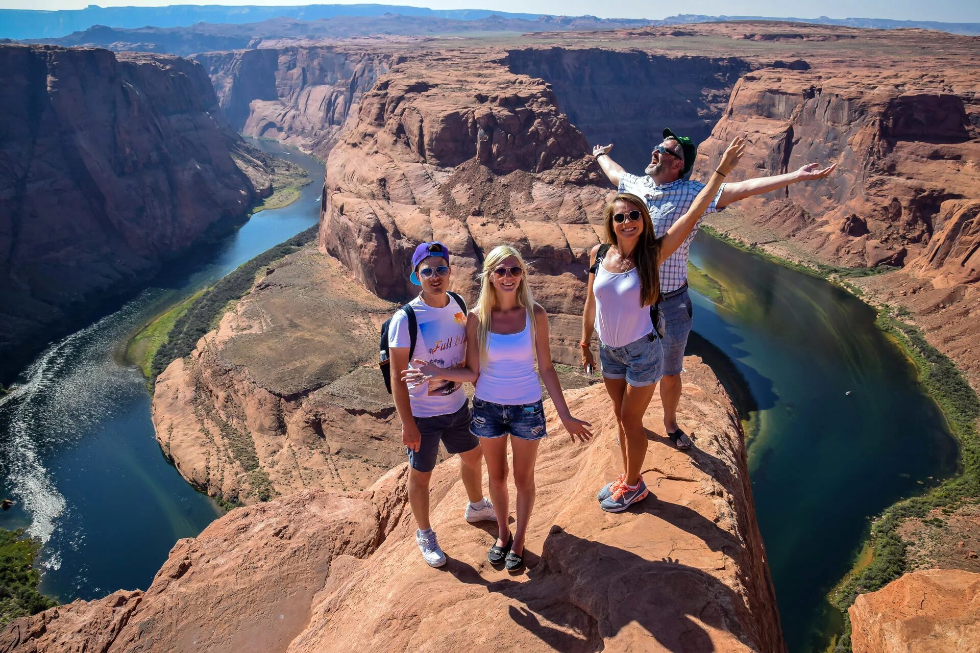 Путешествовать по миру. Сулакский каньон. Туризм в США. Туристы в Австралии. Путешествие по США.