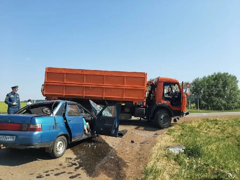 Новости татарстана сегодня происшествия свежие. КАМАЗ Татарстан. КАМАЗ авария Нижнекамск.