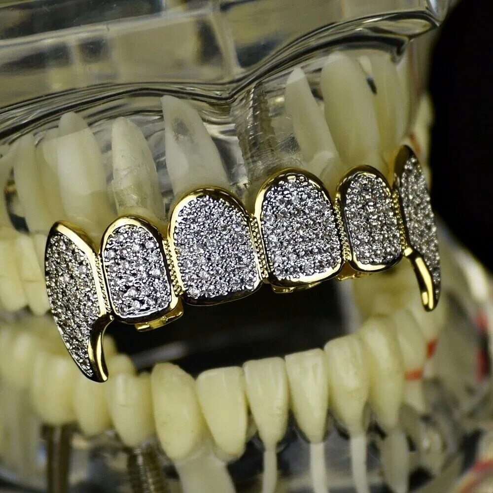 Сколько стоит металлические зубы. Грилзы серебро. Грилзы на зубы Бриллиантовые.