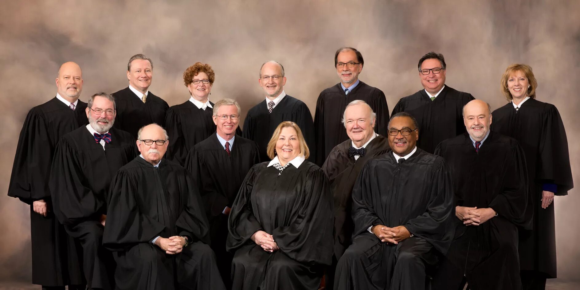Judge group. Мантия судьи. судья крутой. judge bailors. judge canada.