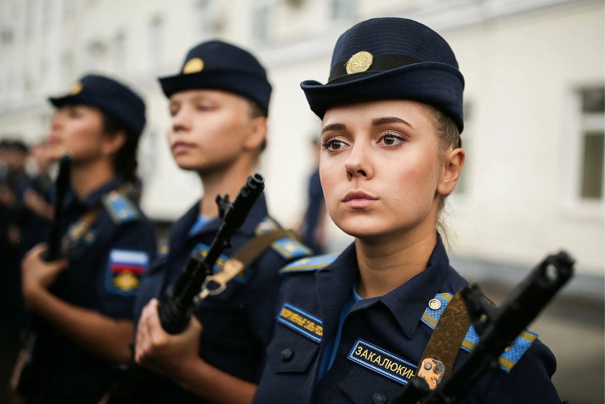 Пансион для девочек при министерстве обороны рф в москве. Медицинское военное училище имени кирова. Тверская военная академия воздушно-космической обороны девушки. Военное для девушек после 11. Военная женская форма.