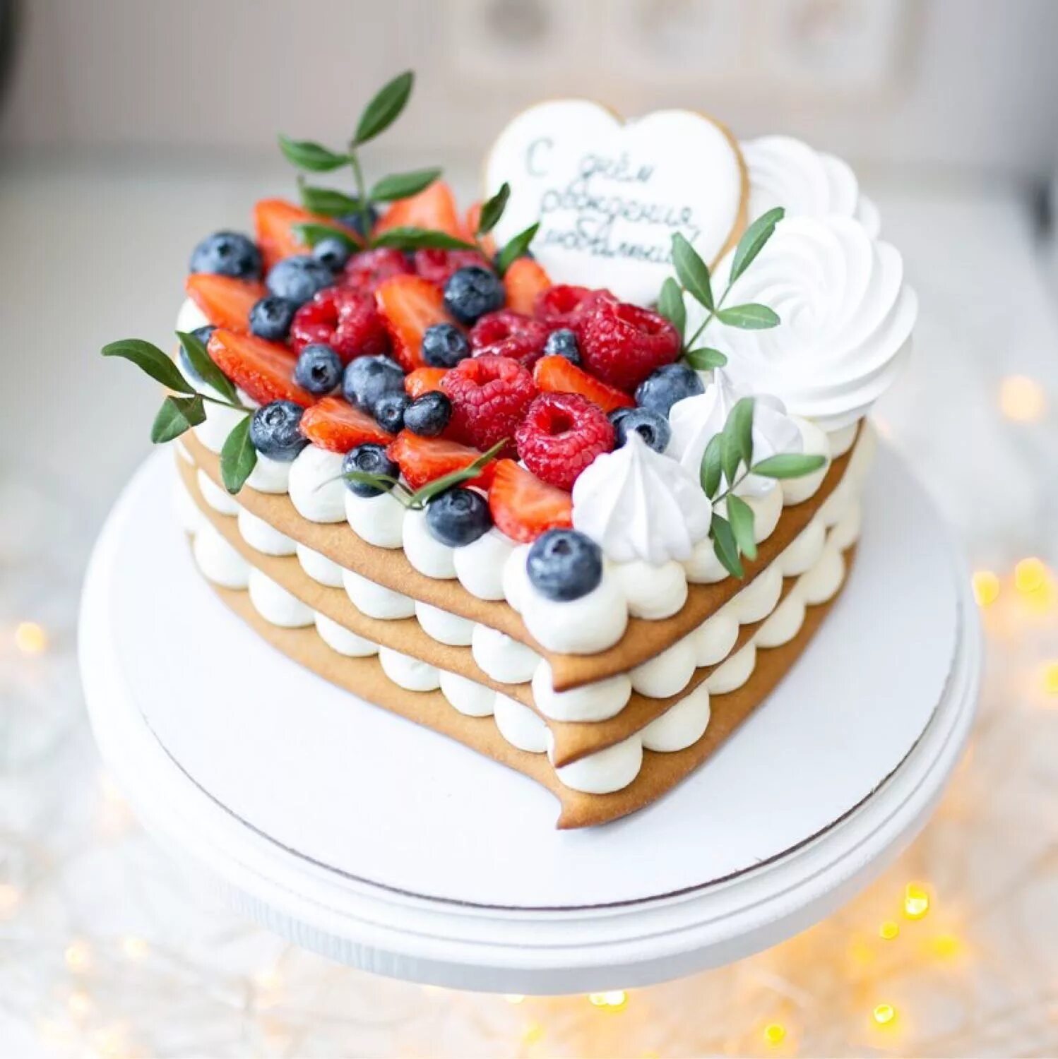 торты. красивые торты на день рождения. Tort na. торты. торт сердце с ягодами.