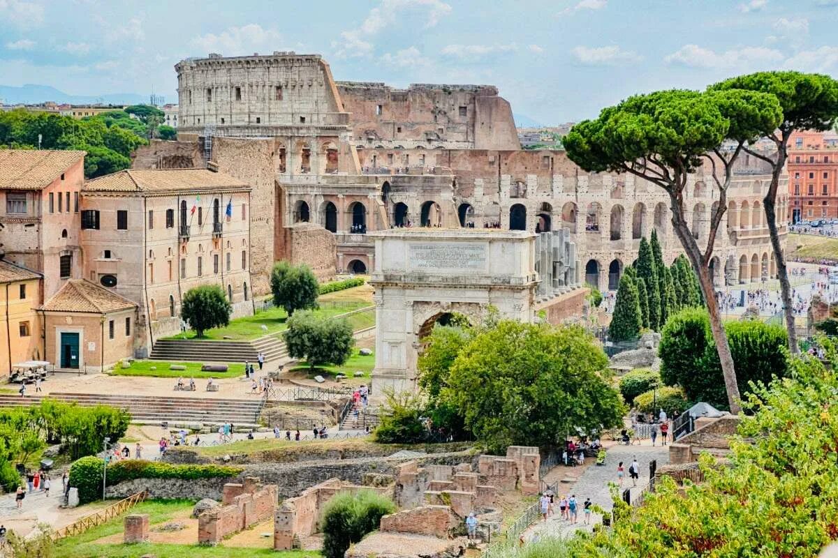 Древний рим сейчас. Палатин в Риме. Палатинский холм Италия. Холм палатин в Риме. Палатин в древнем Риме.