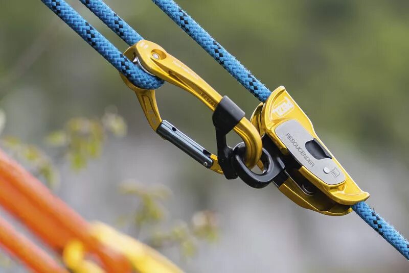 Купить полиспаст ручной. Зажим Petzl Rescucender. Полиспаст Петцель. Полиспаст промальп Петцль. Блок -ролики для полиспаста Petzl.