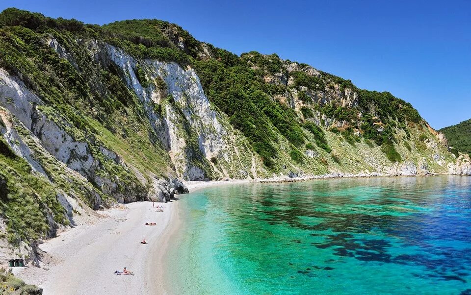 Эльба остров гора. Остров эльба италия. Elba. Остров эльба. Остров эльба острова италии.