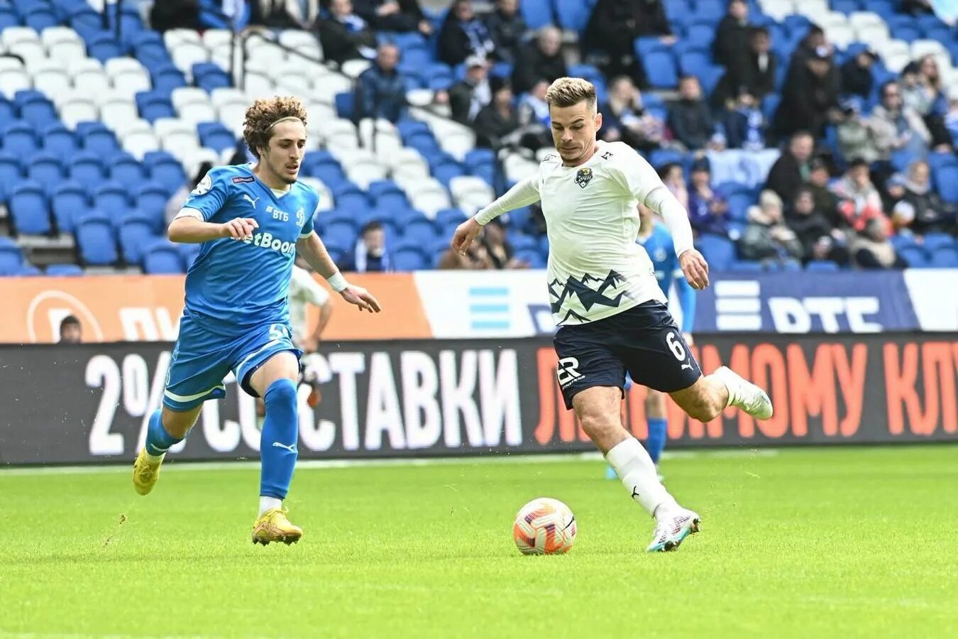 Футбол сегодня. Сочи динамо футбол. Сочи динамо 2 0. Счет динамо москва сочи. Счет динамо москва сочи.