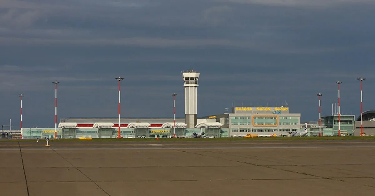 Прилети казань. Патриарх служба. Прилети казань. Аэропорт габдуллы тукая. Тигралёт самолет.