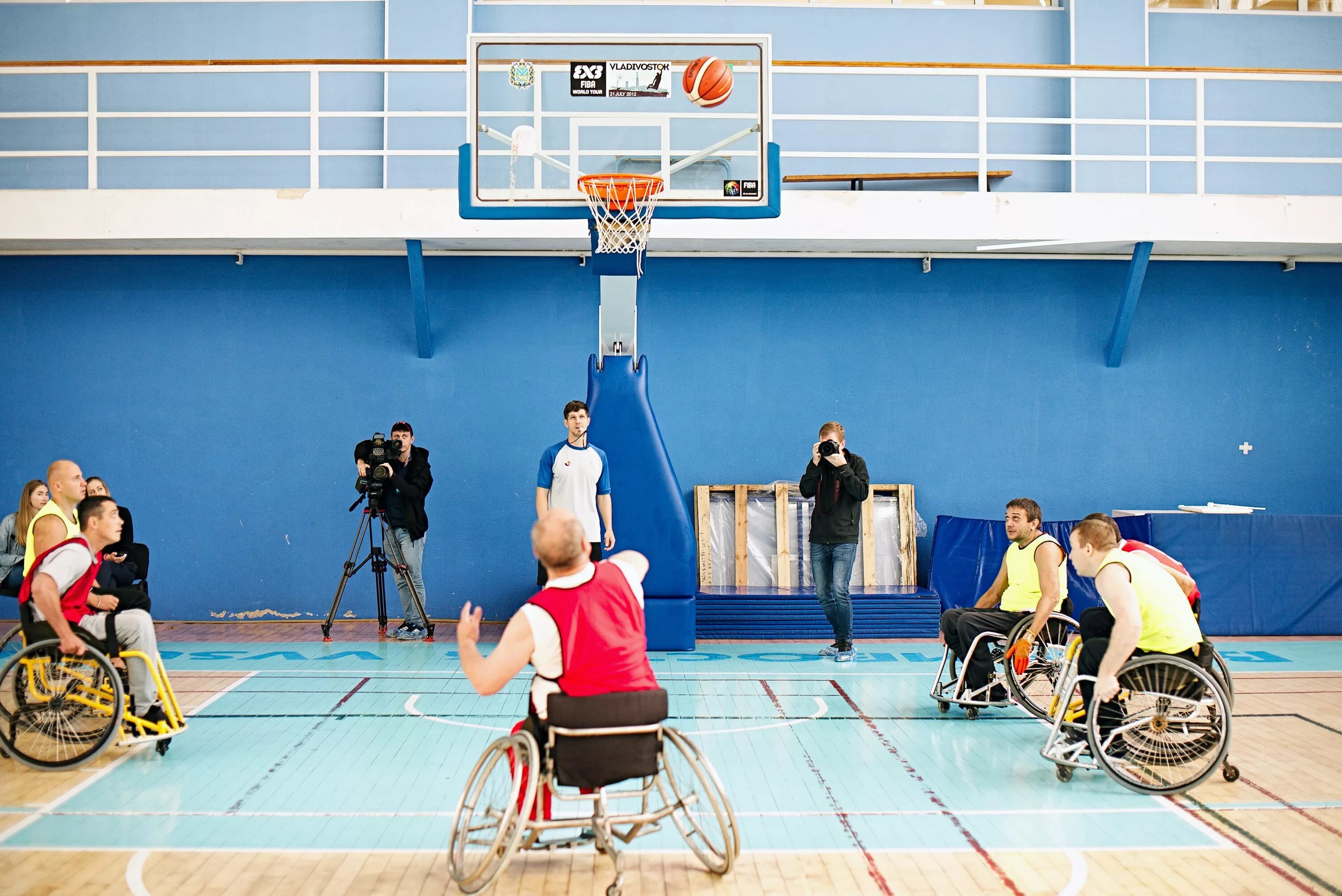 Педагог по адаптивной физической. Оздоровительная и адаптивная физическая культура. Физкультура для инвалидов. Афк инвалиды. Педагог по адаптивной физической.