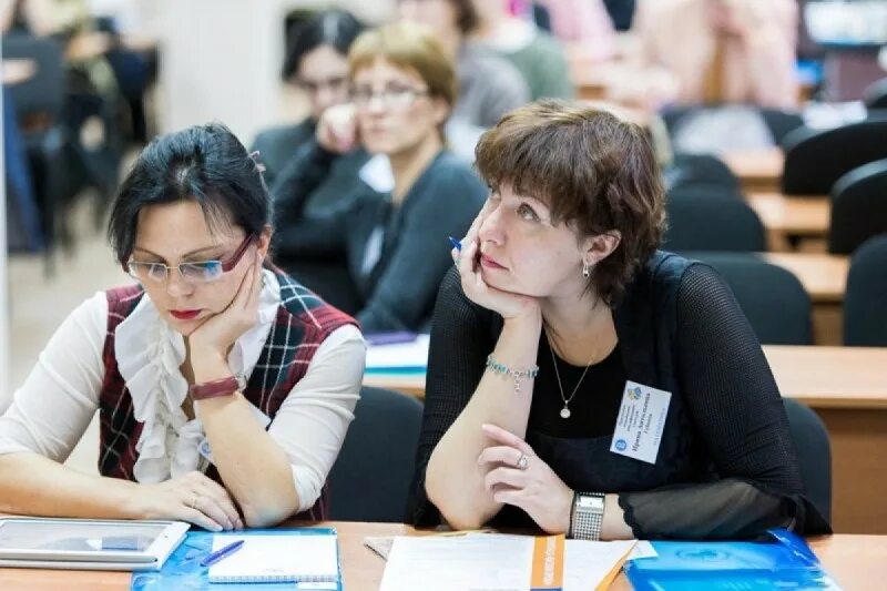 Повышение квалификации работников. Повышение квалификации учителей. педагогические кадры. специалист образование. профессиональная подготовка учителя.