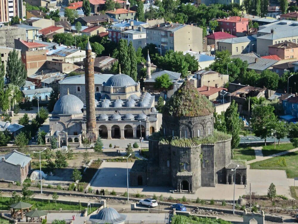 Г карс. Карс город в Турции. Карс Армения храм. Карс город в Армении. Крепость карс Турция.