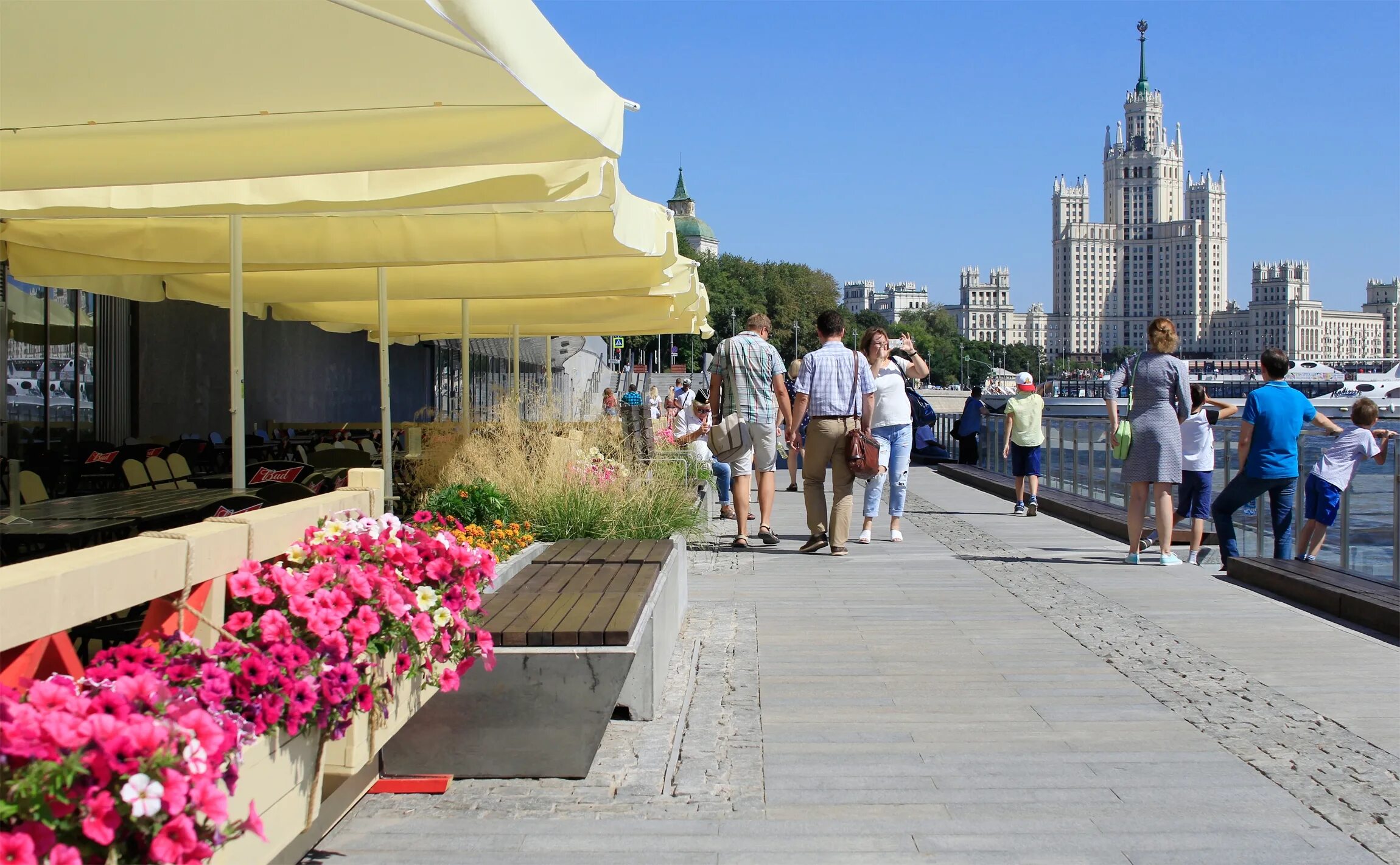 Особенности пристани причал Зарядье в Москве, Москворецкая набережная - Яндекс К