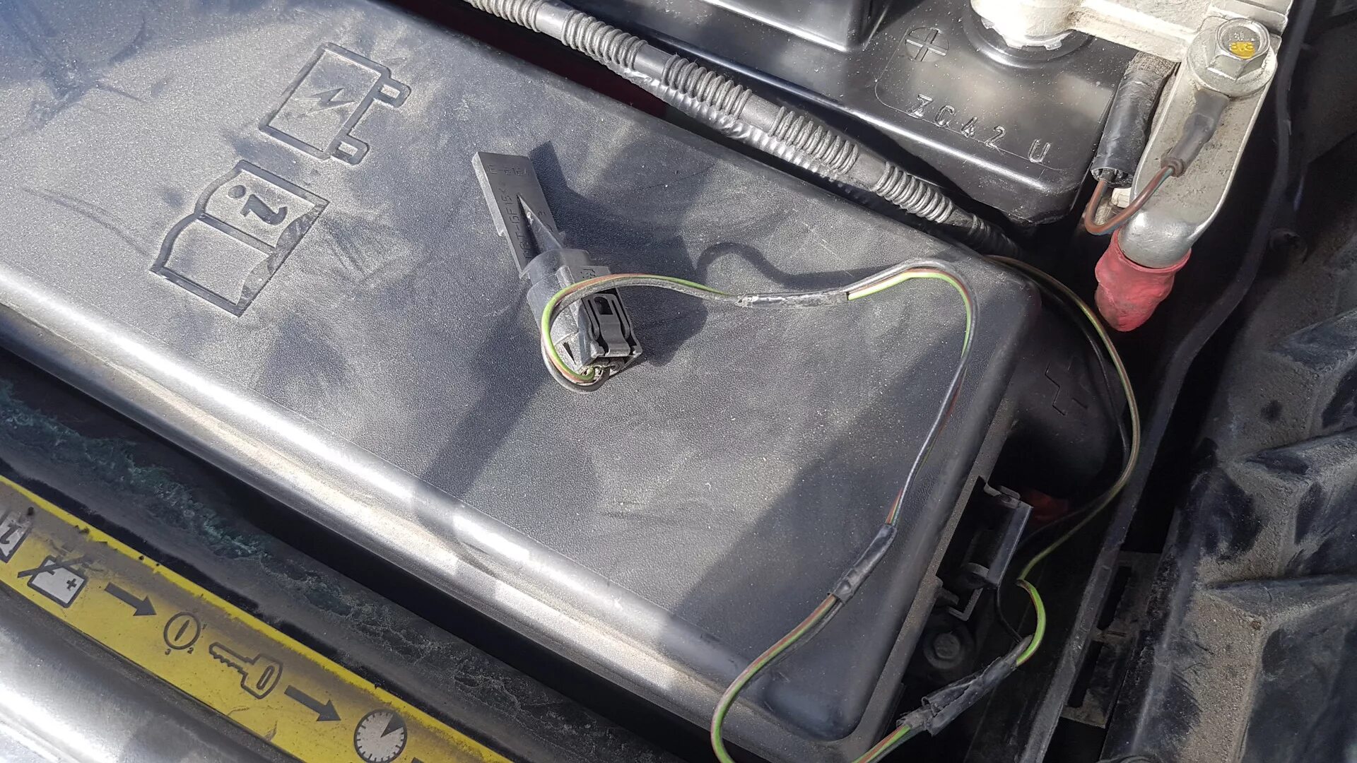 Аккумуляторная батарея land rover discovery 3. Land rover discovery 4 3,0 дизель аккумулятор. Акб для ленд ровер дискавери 4. 7. Аккумулятор land rover discovery 4.