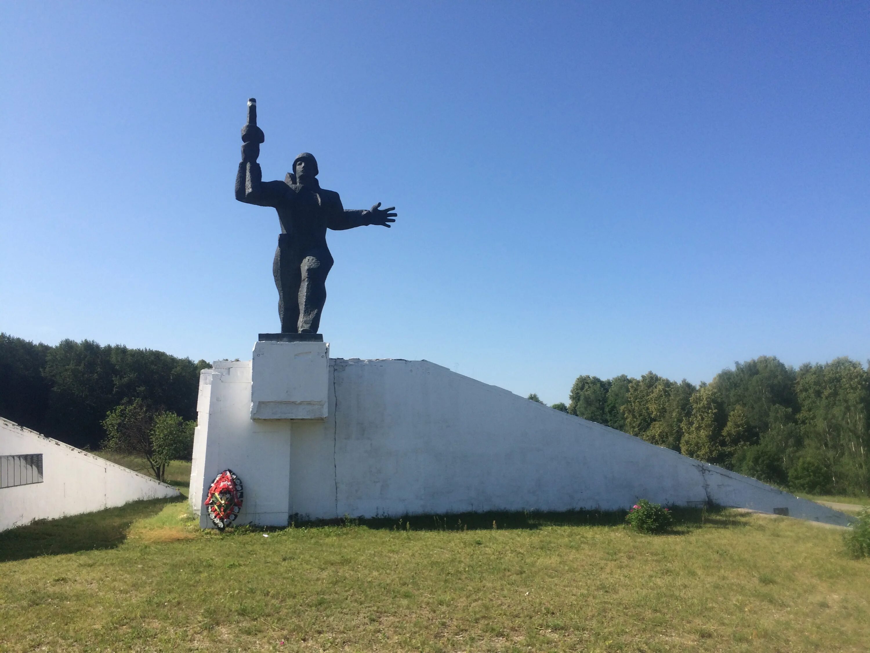 Мемориал Смоленская область Гагаринский район. Памятник Никольское Гагаринский район. Мемориал Никольское Гагаринский район. Памятник солдату Никольское Смоленской обл. Гагарин никольское