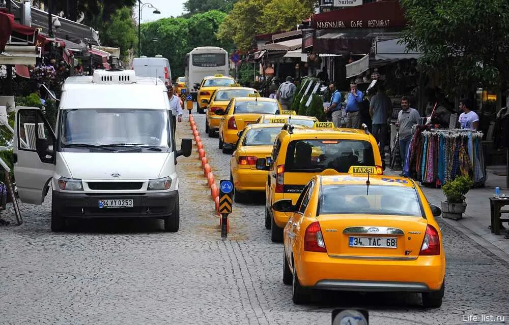 Такси в стамбуле приложение. Такси в стамбуле приложение. Такси в стамбуле приложение. Шашечки такси на машине. Стамбульское такси.