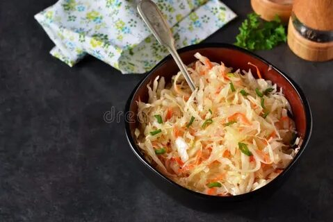 Простой рецепт квашеной капусты с морковью