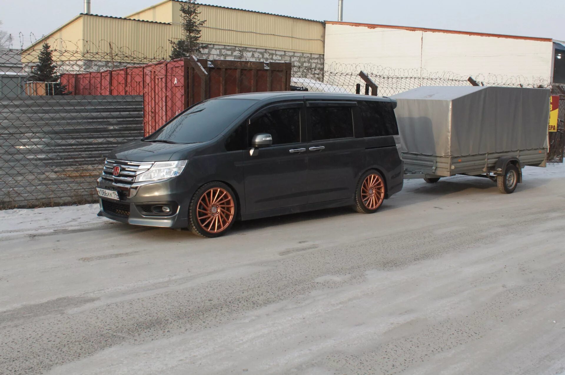 Тюнинг степвагона. Honda Stepwgn 5 Tuning. Honda Stepwgn g5 Tuning белая. Honda Stepwgn spada Tuning. Honda Stepwgn rf4 литье.