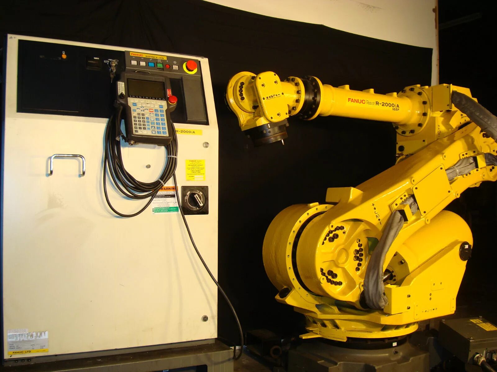 Fanuc robot. Fanuc r-2000ia/165f. Fanuc r2000 165f. Промышленный робот Fanuc r-2000ib/170cf. Fanuc m 2000ia.