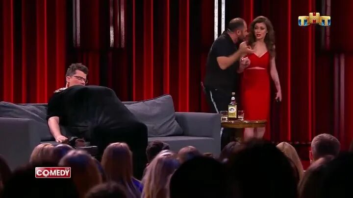 Камеди клаб в ереване 2018. Карибидис скоро ход уфь уфь. Камеди клаб армянская армения. Гарик харламов и демис карибидис измена. Камеди клаб если бы страны были женщинами.