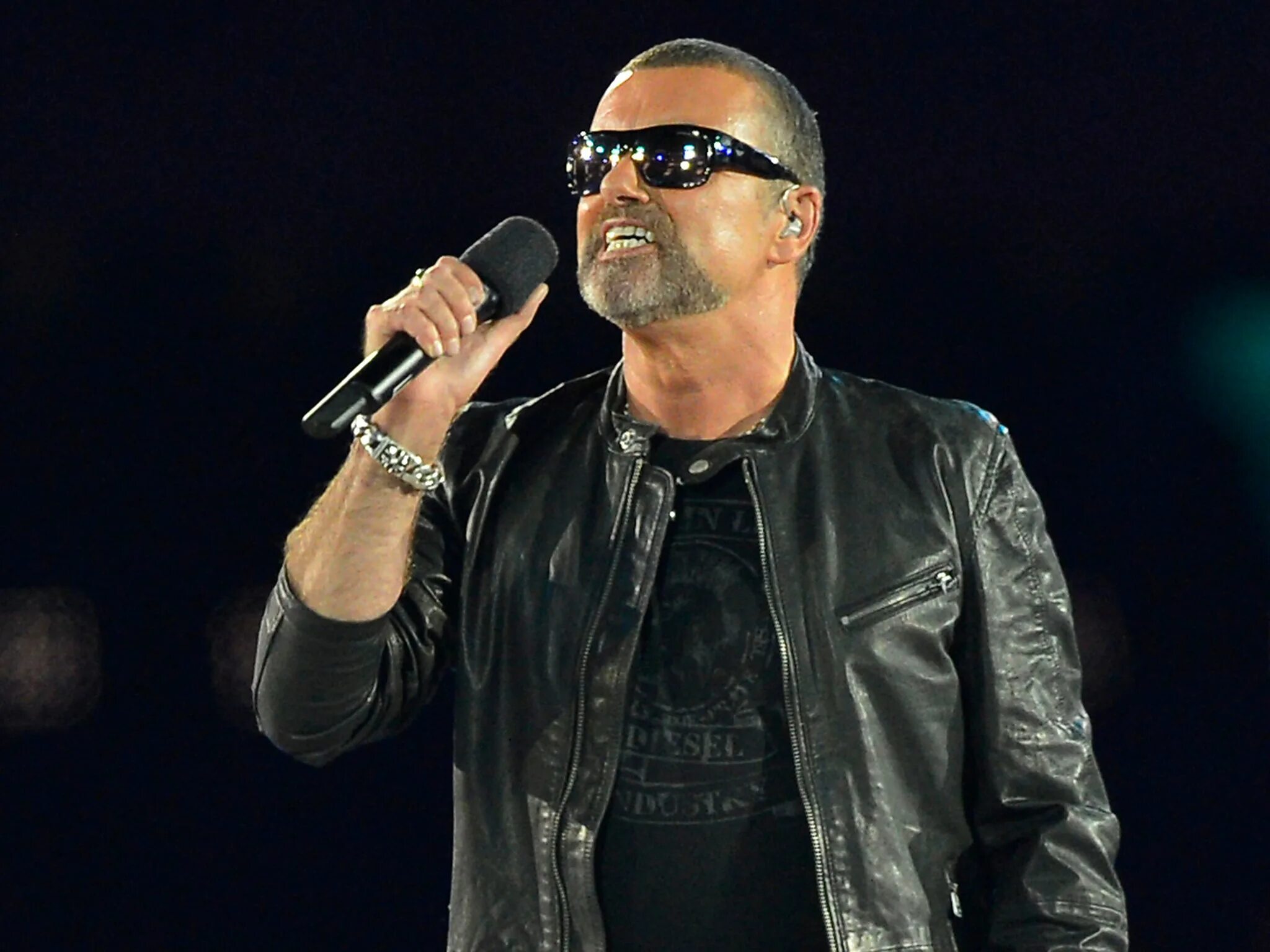 George michael figure. George michael 1995. george michael in 1995. джордж майкл диск. джордж майкл певец хрисмас.