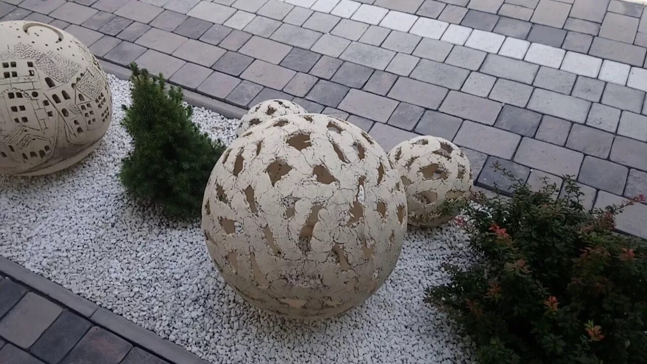 Большие бетонные шары. Шары из бетона для сада. Декоративный шар для сада. Бетонный шар для сада. Шары из шамота для сада.