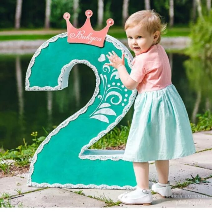 1 год день рождения цифра. Цифры из картона. Девочка с цифрами. Объемные цифры для детей. Объемная цифра 2 на день рождения.