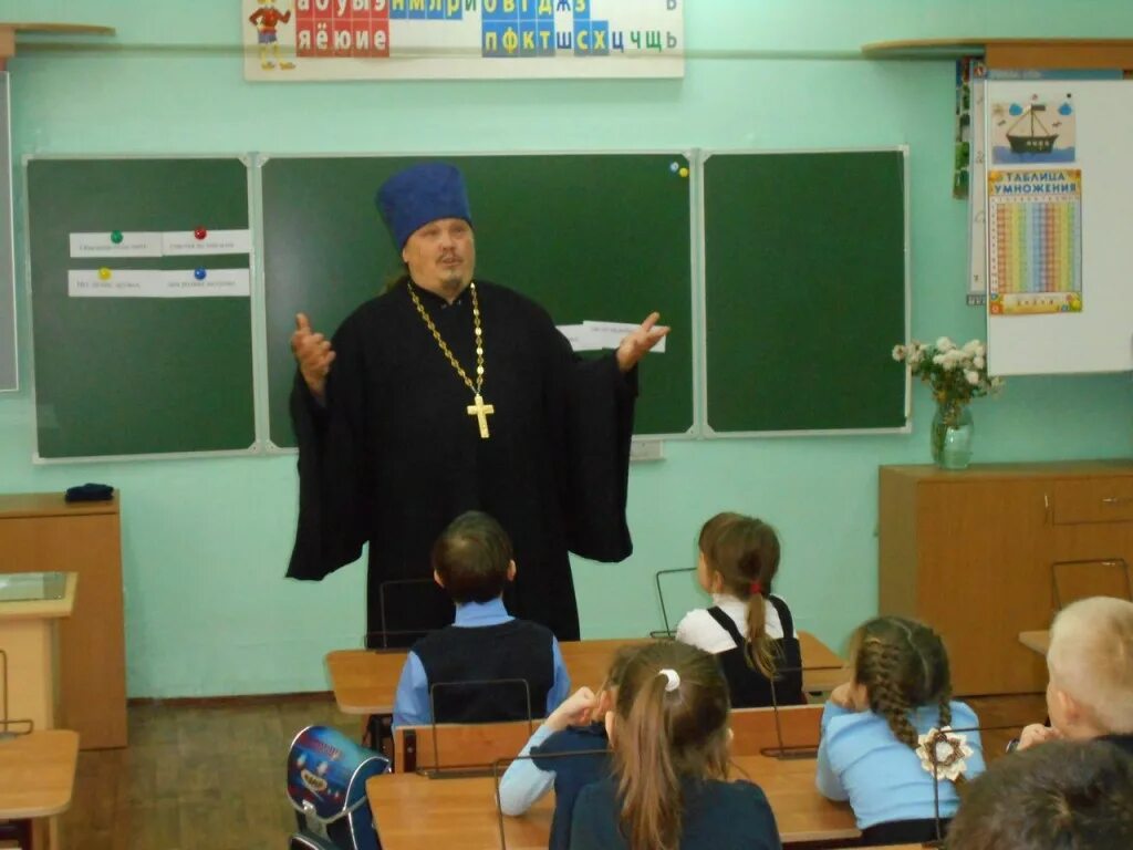 клирик храма иоанна богослова верхняя салда. дети в православной школе. храм покрова пресвятой богородицы хабаровск. священник школьнику. священник школьнику.