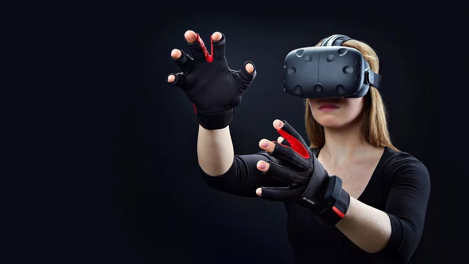 Друзей виар. Перчатки виртуальной реальности. Перчатка виртуальной реальности. Очки виртуальной реальности с перчатками. Виар аксессуары.