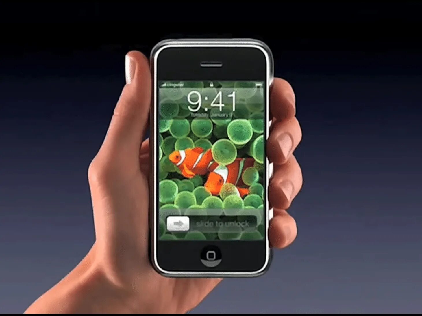 Пасхалки айфон. Почему время 9 41. Iphone 2g в руке. 09 41 айфон. Реклама айфона.