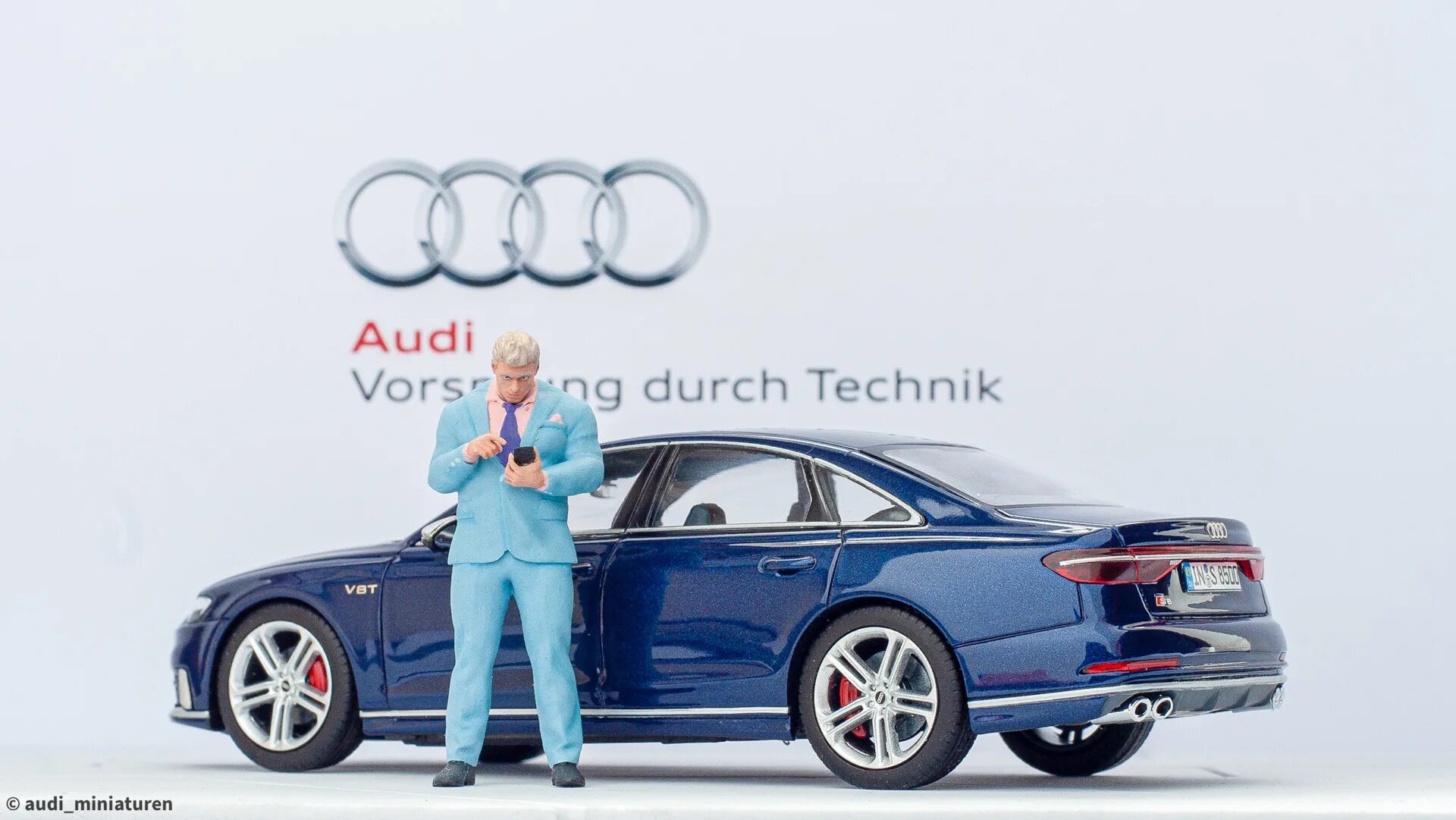 Слоган ауди. Ауди лого Audi Vorsprung durch Technik. Audi Vorsprung durch Technik logo прозрачная подложка. Audi a6 Vorsprung durch Technik logo прозрачная подложка. Navarrablau Metallic Audi.