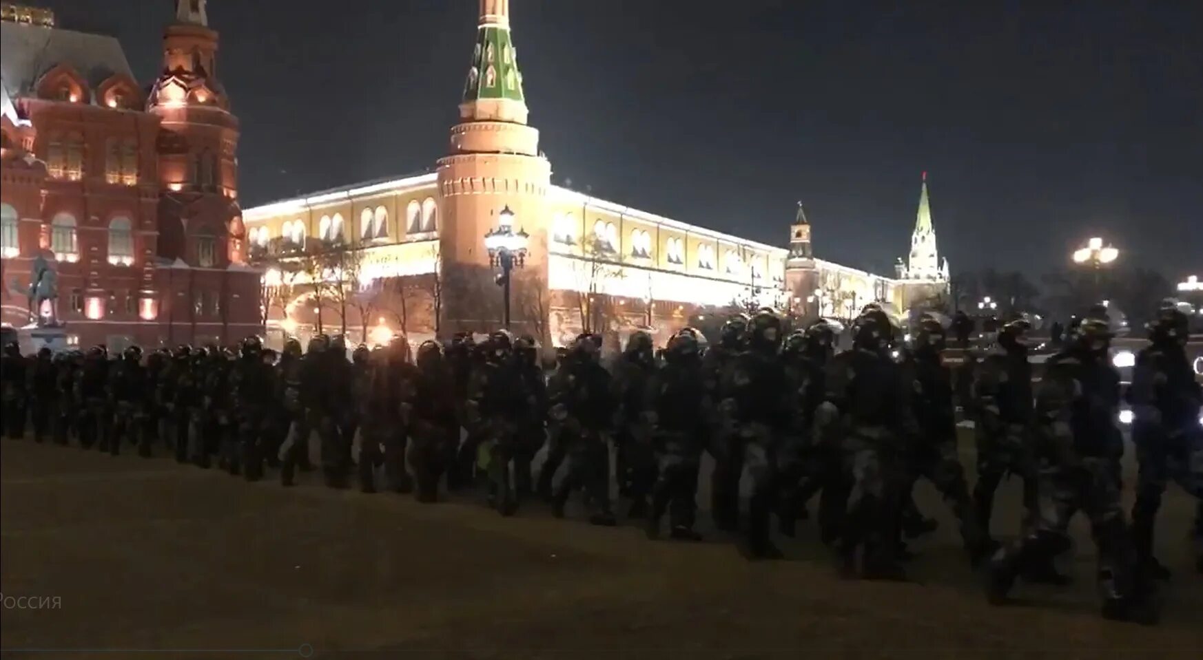 Сегодня на охотном. Манежная площадь Москва митинг 2011. Митинг в Москве на красной площади. Митингующий на красной площади. Митинг у Кремля.