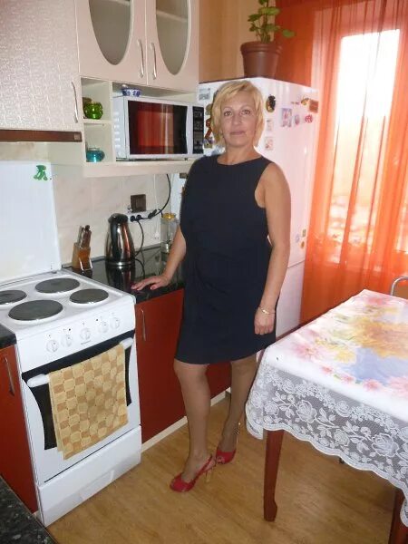 Незамужние женщины мурманск. Съемка 4 свадьбы в мурманске. Свинг сызрань. Пары мурманск. Зрелые мурманска.
