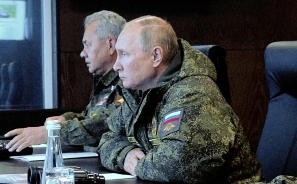 Выступление шойгу о замене мобилизованных. Сергей шойгу. путин и шойгу в рязанской области. путин и шойгу на полигоне. путин на полигоне 20 октября.