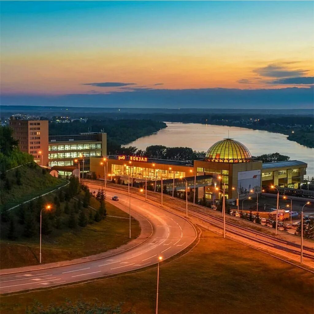 Время сейчас в уфе башкирия. Республика башкортостан столица. башкирия город уфа. уфа центр города. ночная уфа.