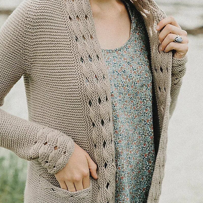 Планки для кардиганов. Кардиган с косами. Кардиган с цельновязанной планкой. Кардиган спицами. Планка для кардигана.