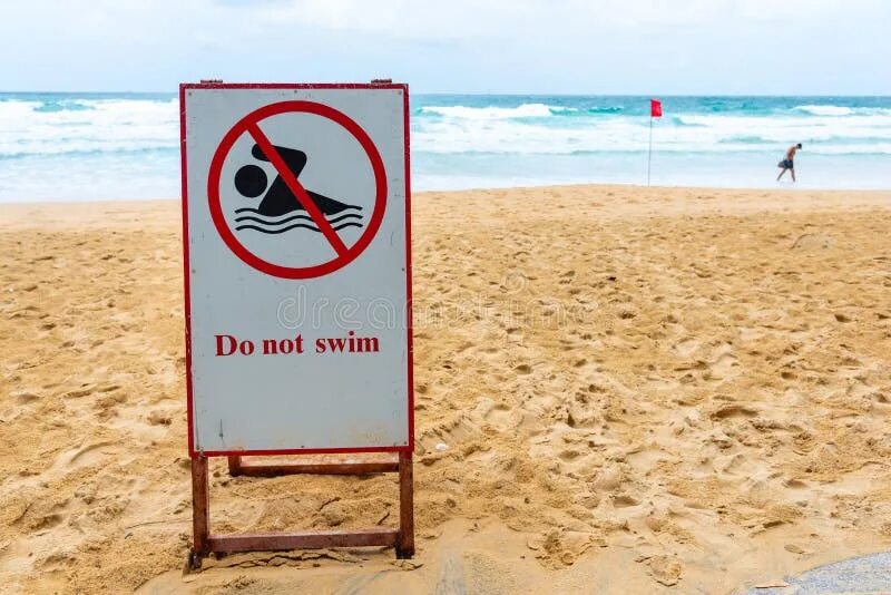 It is not swim. Указатель на пляже. do not swim. опасности на пляже.