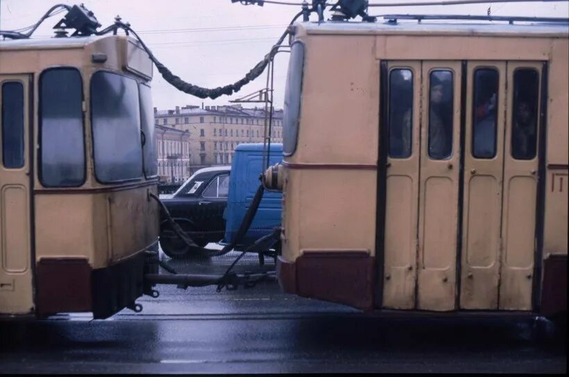 Троллейбус поезд. Троллейбусные поезда ЗИУ-9. Сцепка троллейбусов. Троллейбусные поезда в Ленинграде. Троллейбус сме.