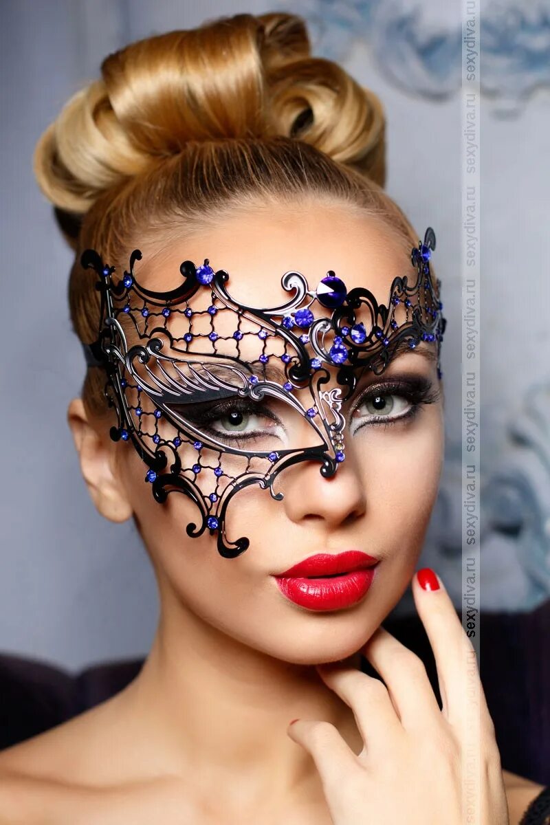 Макияж маска. Маскарадный макияж. Девушка в кружевной маске фото. Макияж на маскарад. Аквагрим венецианская маска.
