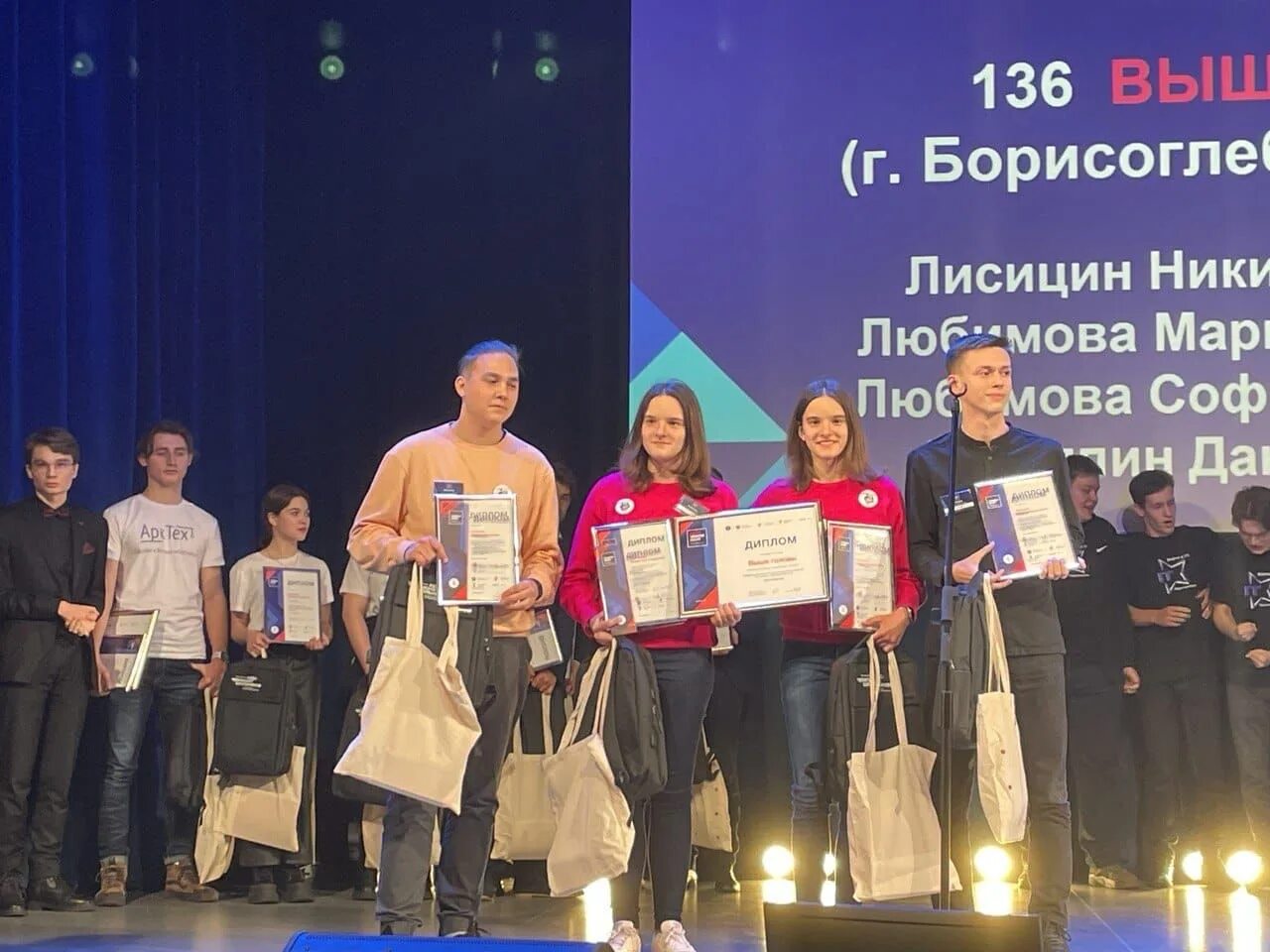 Кейс чемпионат школьников по предпринимательству. Высшая школа экономики кейс чемпионат. кейс чемпионат школьников. экономические кейсы. высшая школа экономики кейс чемпионат логотип.